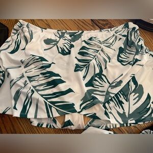 *MAKE OFFER!* Cute swim skirt with palm leaves 🌴
